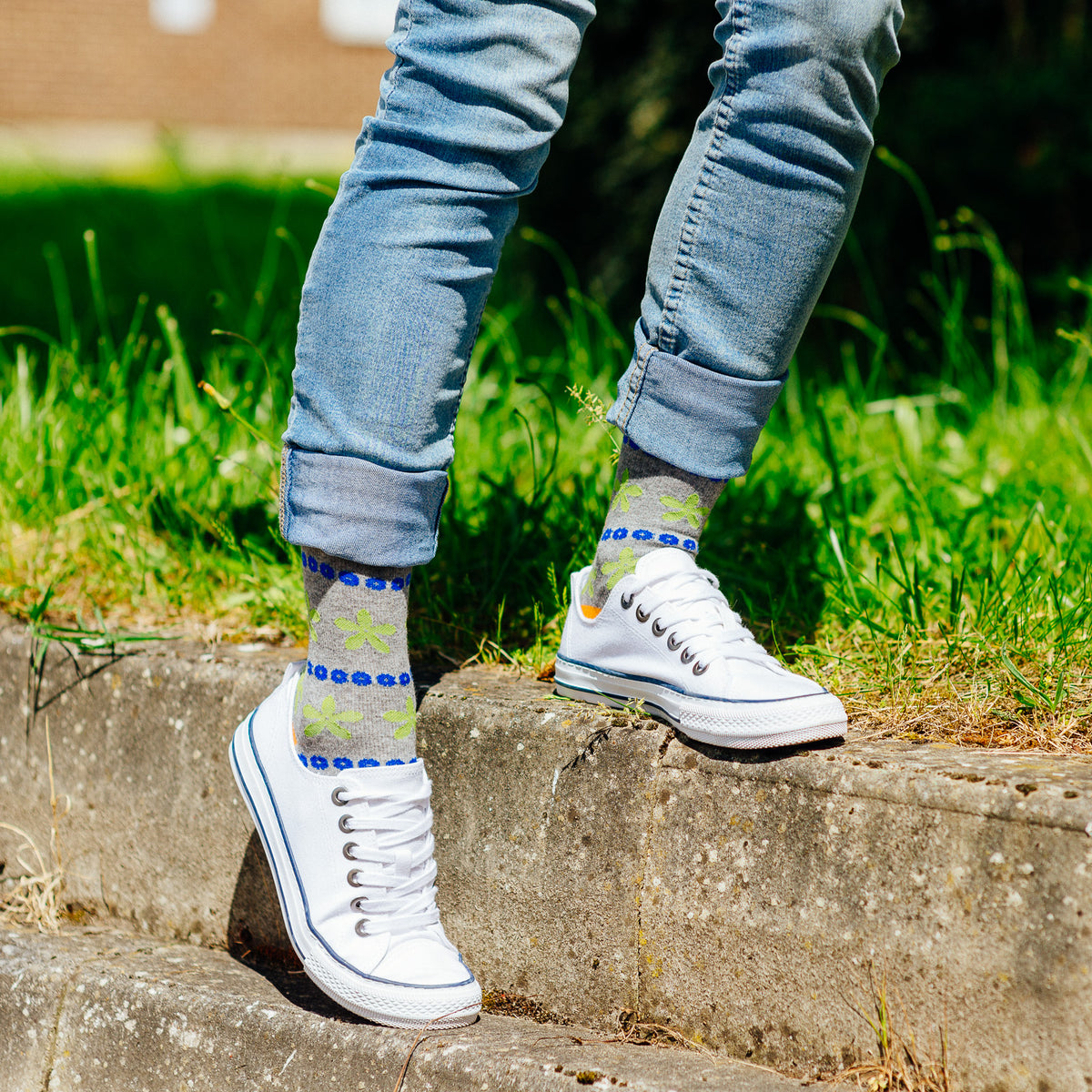 fitlegs everyday life compression socks - knee high - grey and orange - lifestyle shot